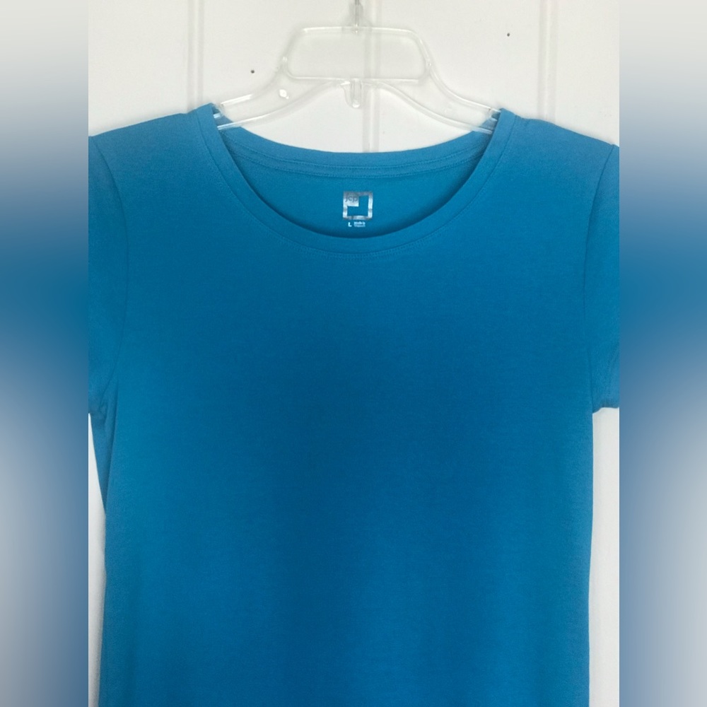 Ladies JCPenney Blue Round Neck Blouse
Size Large 12 - 14
Stretch Material 
100… - Picture 14 of 16